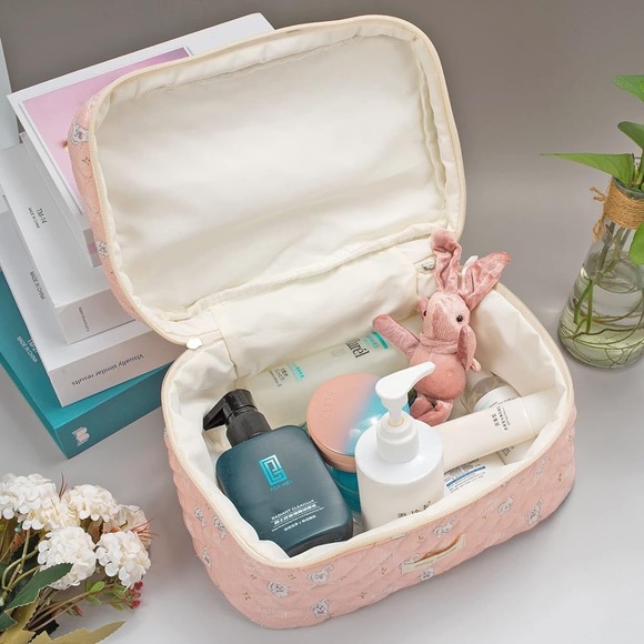 Kawaii Quilted Makeup Bag - Picture 3 of 5